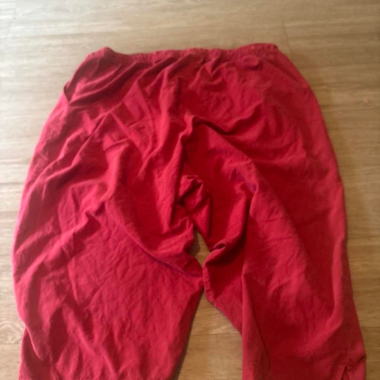Vintage White Stag red pull-on capri pants in a lightweight cotton blend