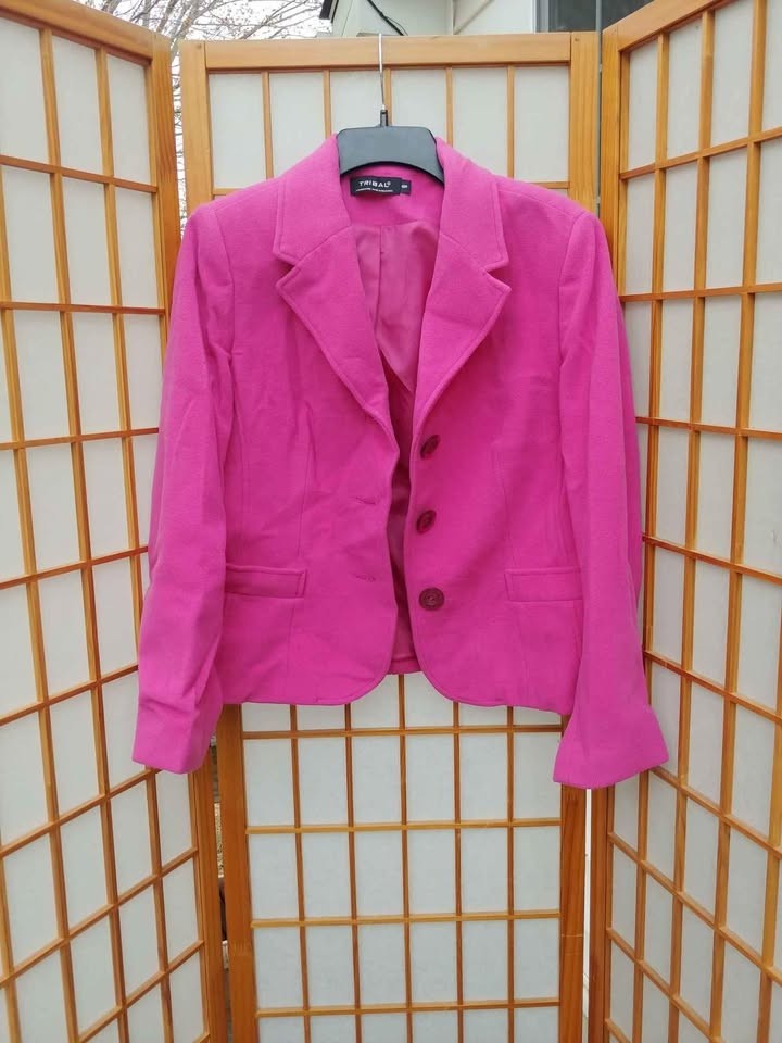Vintage Blazer by Tribal Sz 10 Petite Hot Pink Wool and Cashmere Bulgaria