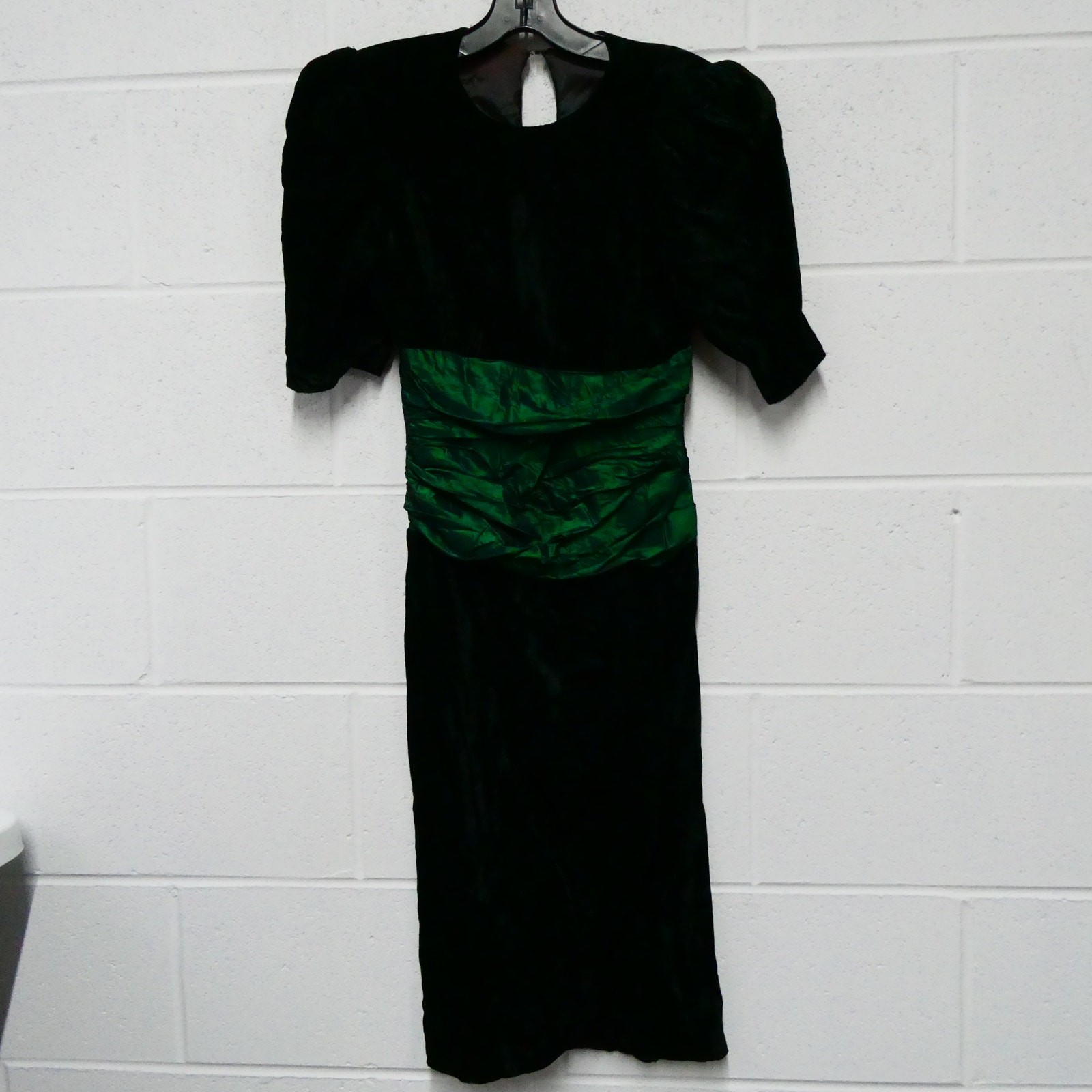 Vintage Nancy Bracoloni For Nilani Nites Crushed Velvet Green Evening Gown Dress