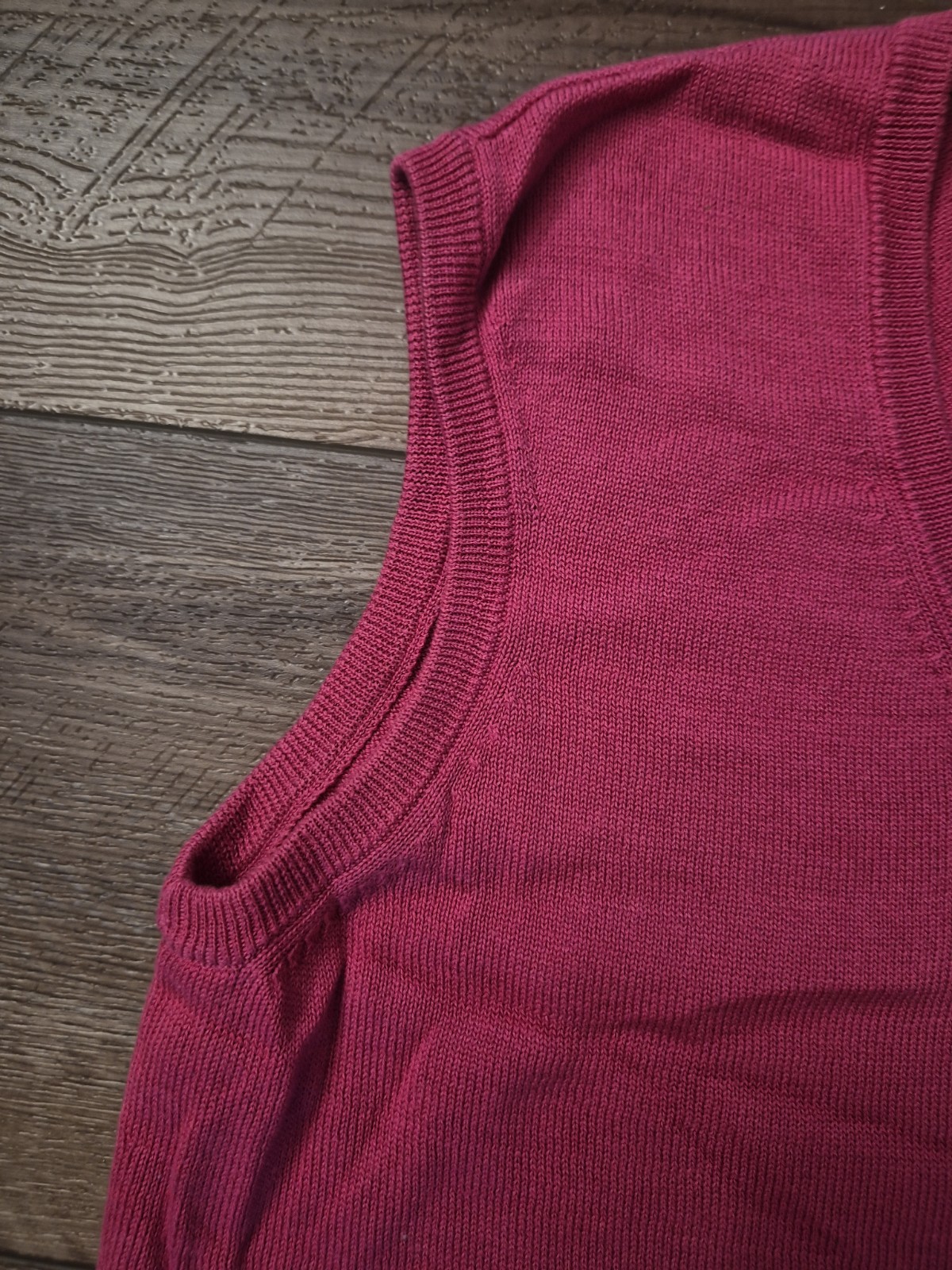 Vintage label Tommy Bahama women’s magenta sweater sleeveless top
