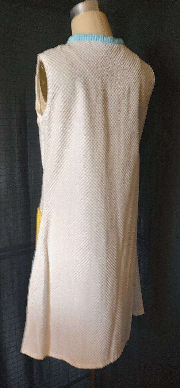 Vtg MCM 1970s HOUSE DRESS / WORK WEAR , WHITE PUCKERCLOTH w/ Pockets, Sleeveless