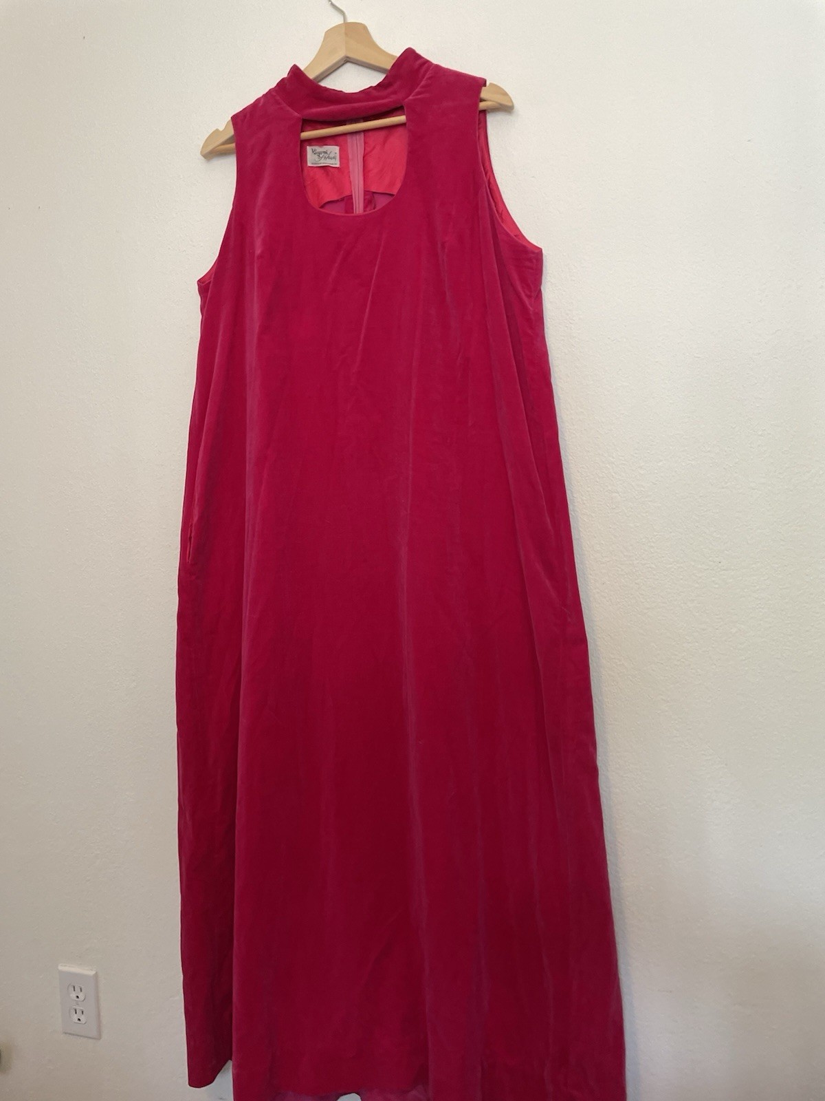 Vintage 1960s-70s Kiyomi Of Hawaii Fuchsia Velvet Dress Size M