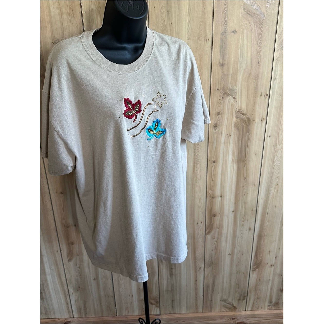 Vintage 90s Beige /Cream Tan Embroidered Leaf Graphic Tee