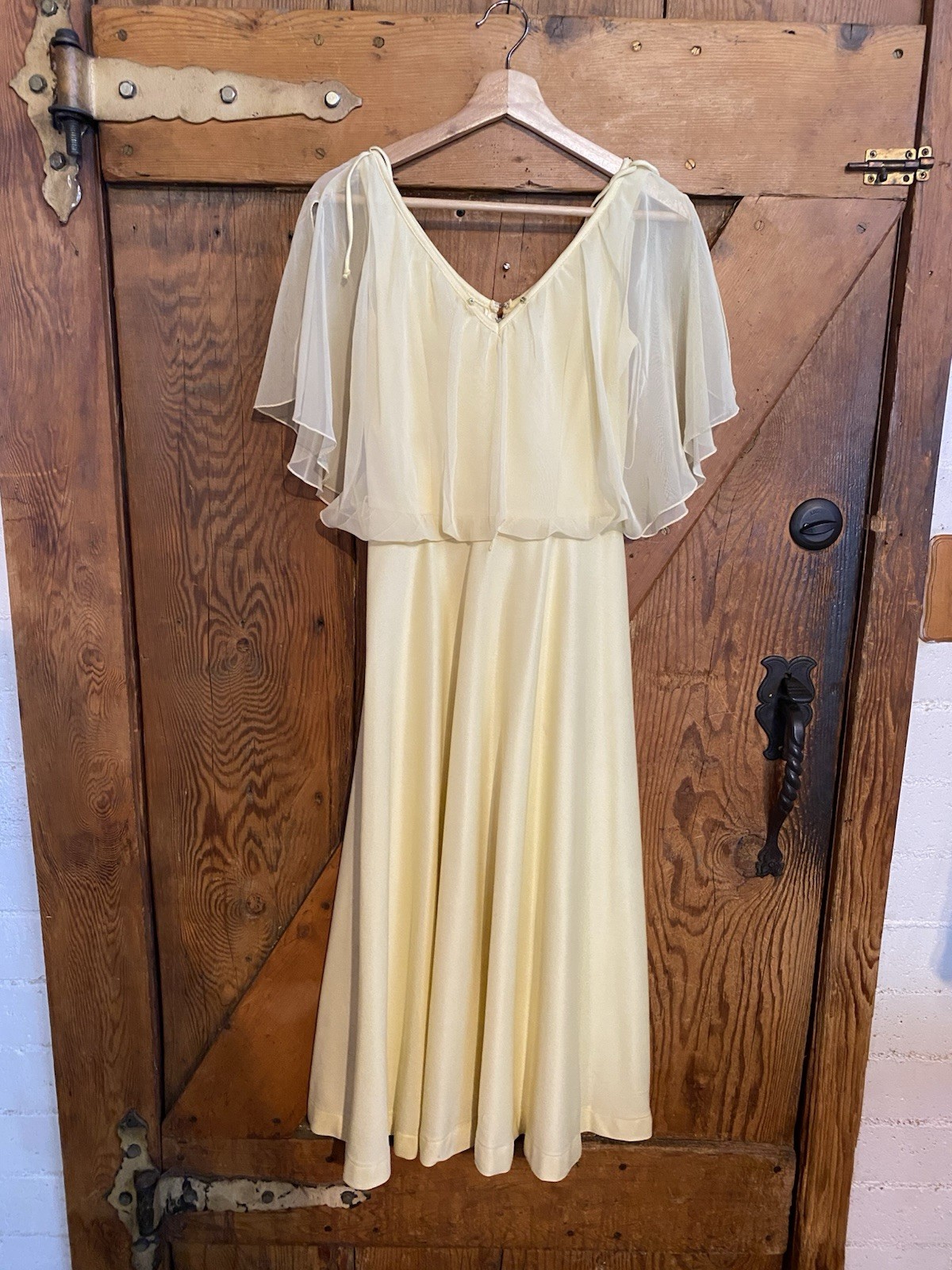 1970s Glamorous Yellow Chiffon Shawl Collar Maxi Dress-Ladies Size 4/6