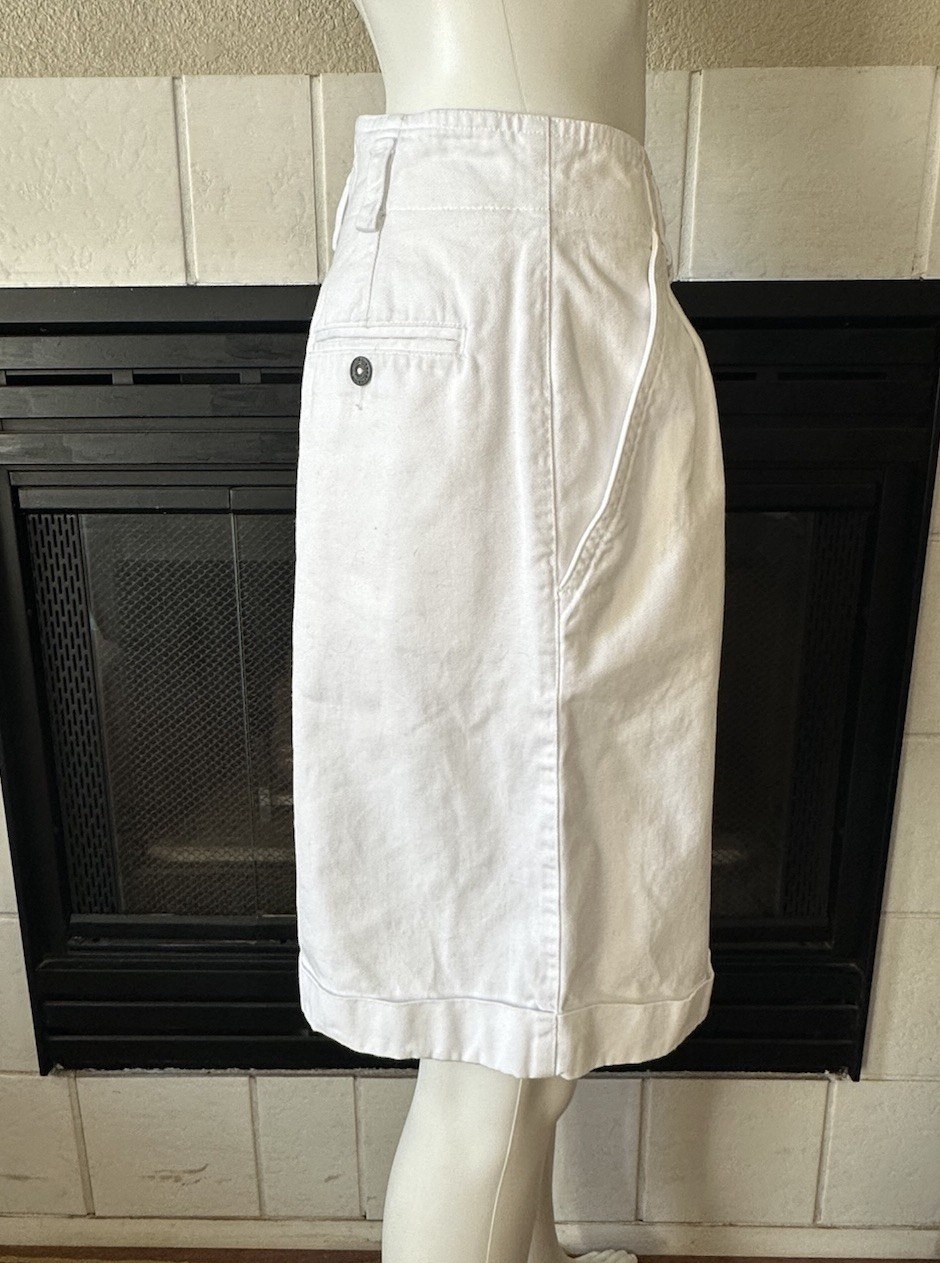 Vtg Liz Sport 80-90’s White Shorts Size 8 Waist 28” Seam To Seam 14”