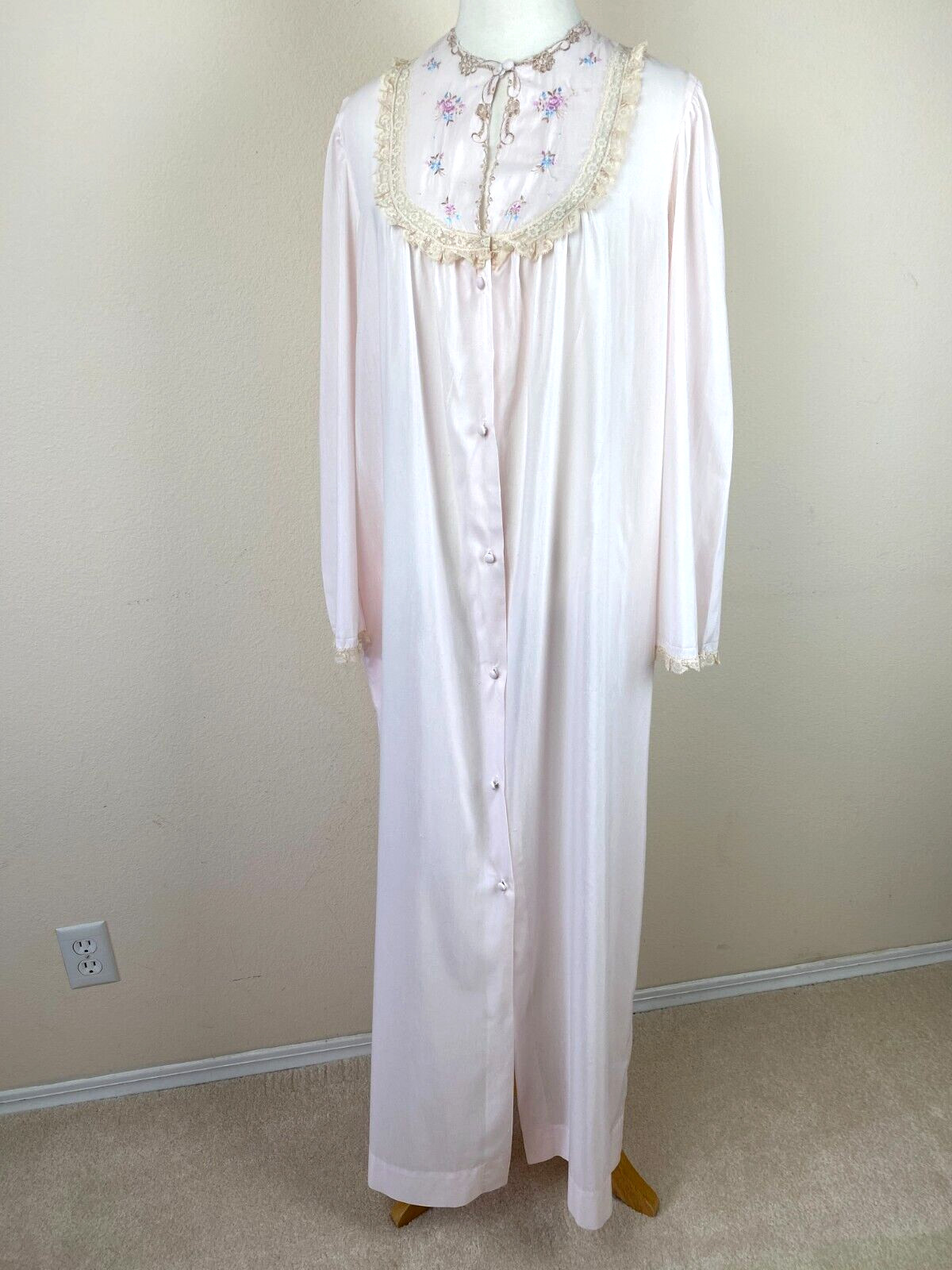 VTG Barbizon Intimate Long Robe S Pink Lace Embroidery Classic High Neckline 70s