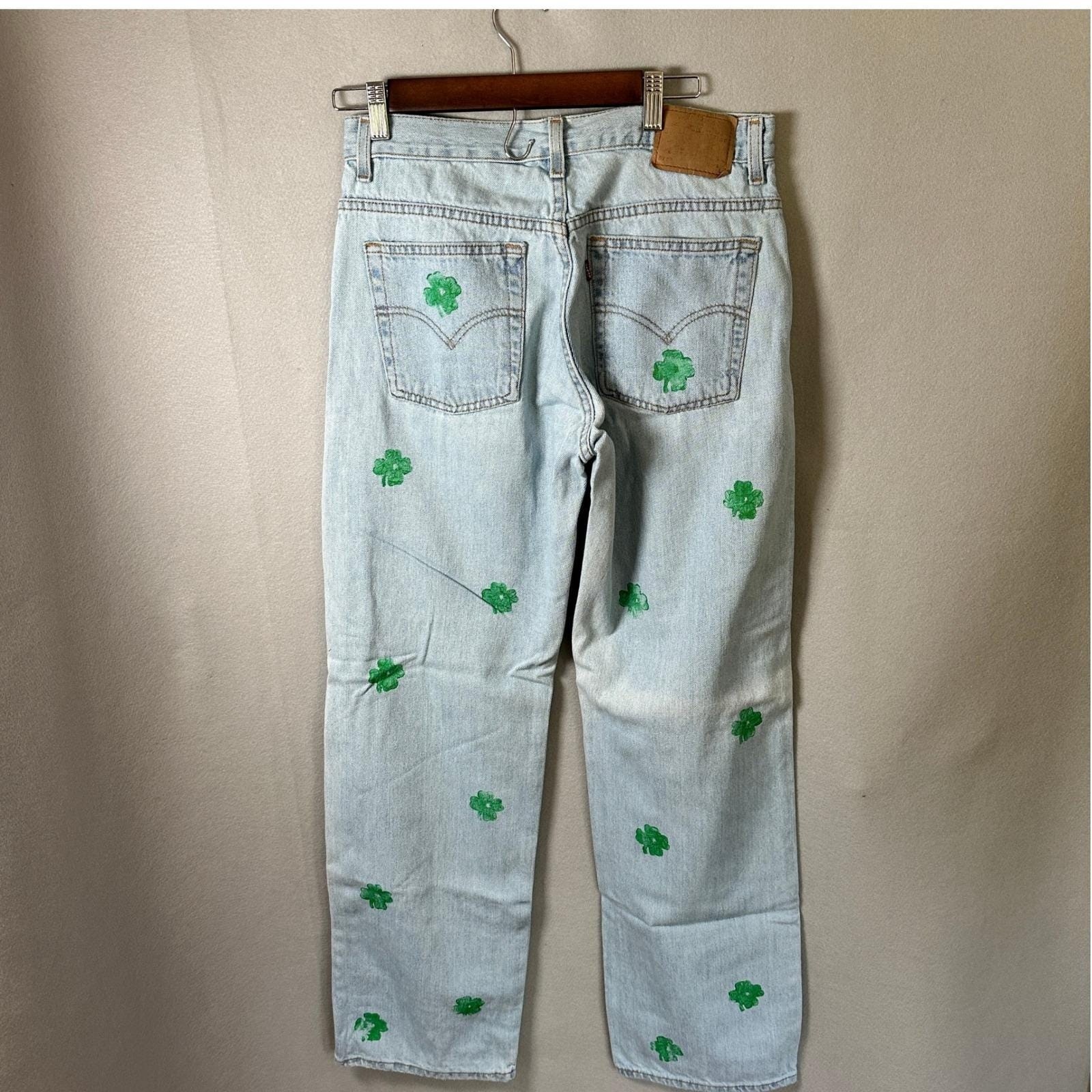 VTG Levis Jeans 577 Womens 10 Light Blue Loose Fit Shamrock Logo’s