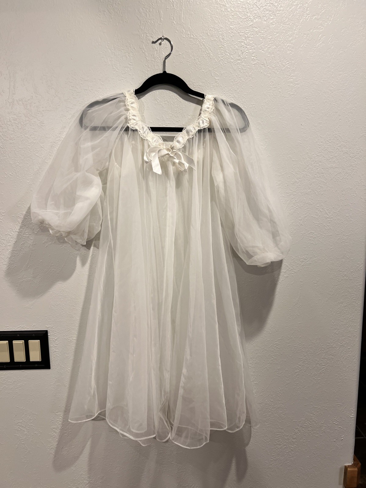 Vintage 1950’s Lisette Nylon White Nightgown Robe Peignoir Delicate Floral Lace