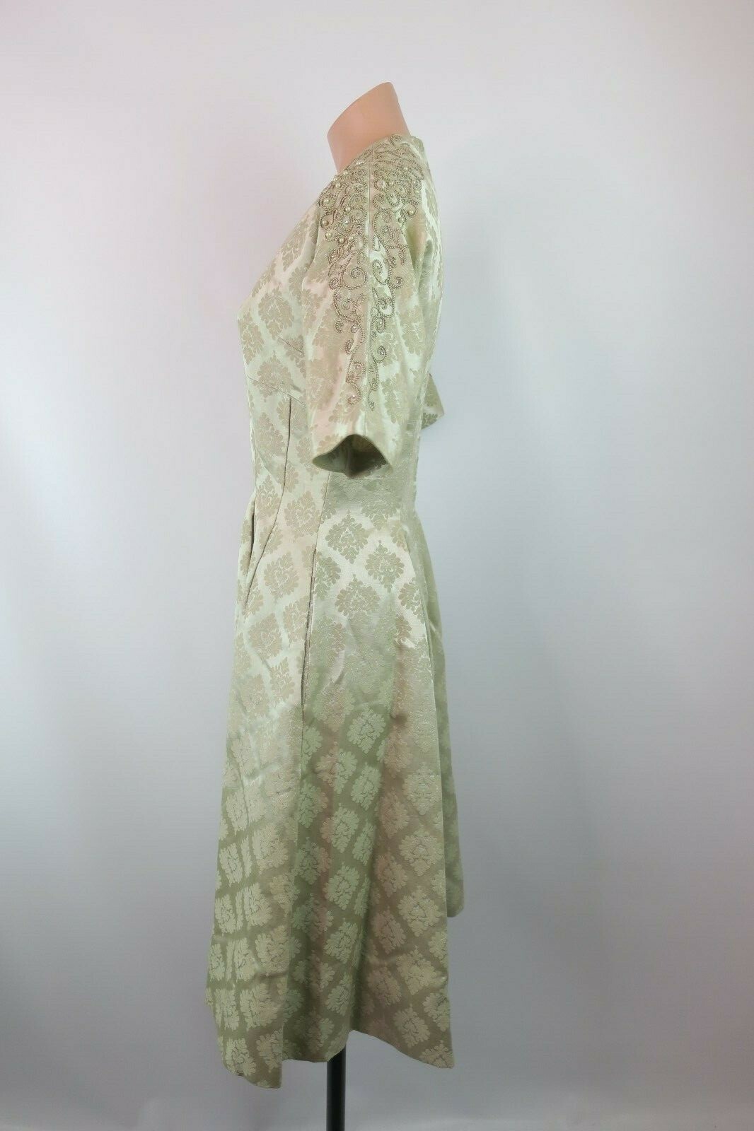 True VTG 50s Hostess Pleated Full Skirt Dress Parade NY Gold Metallic Paisley M