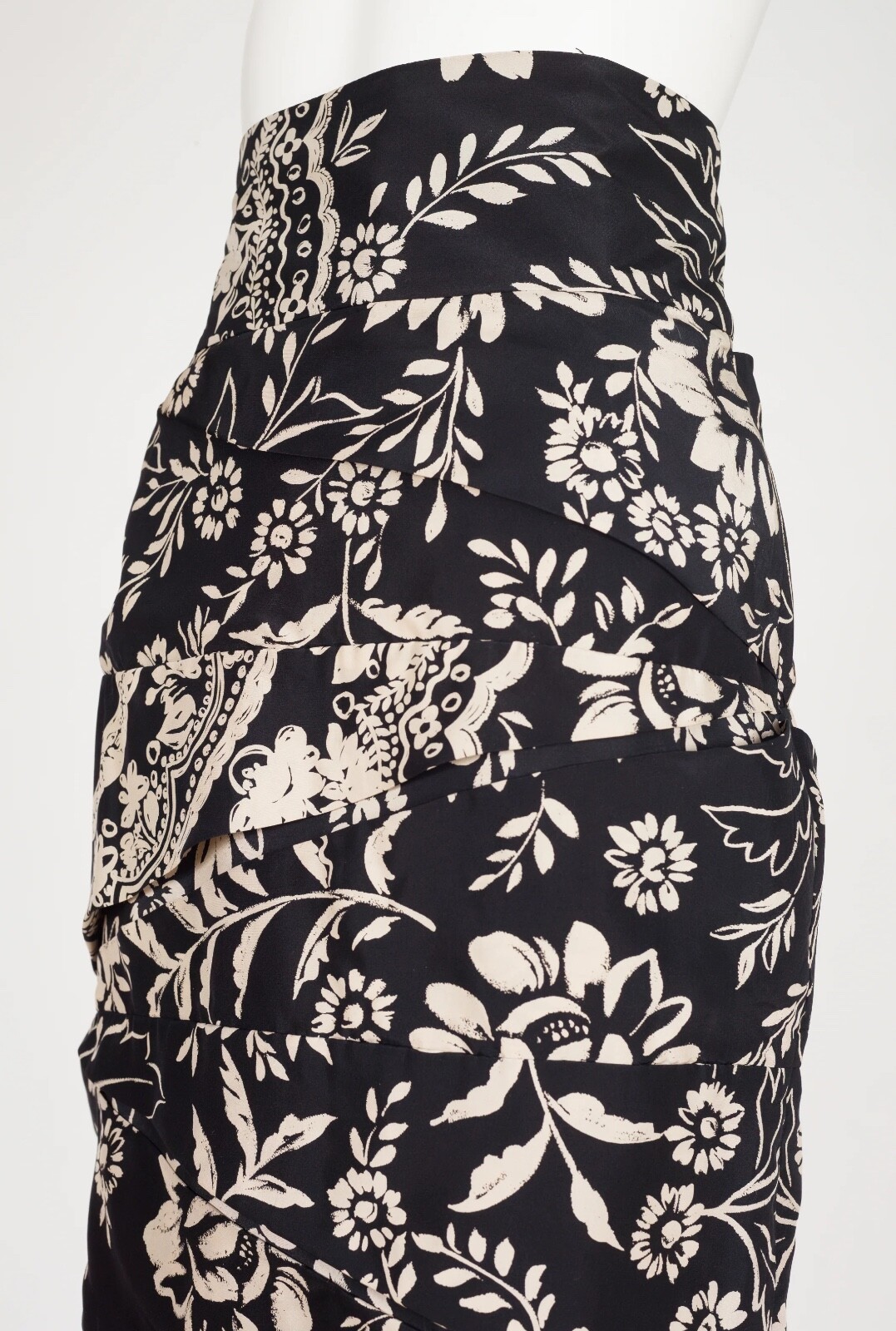 Gianni Versace Couture 1989 S/S Vintage Floral Black Tiered Silk Pencil Skirt