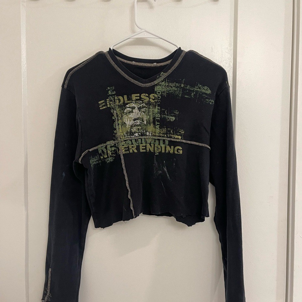 Vintage Y2K Skater Grunge Streetwear Black Graphic Cropped Long-Sleeve Top