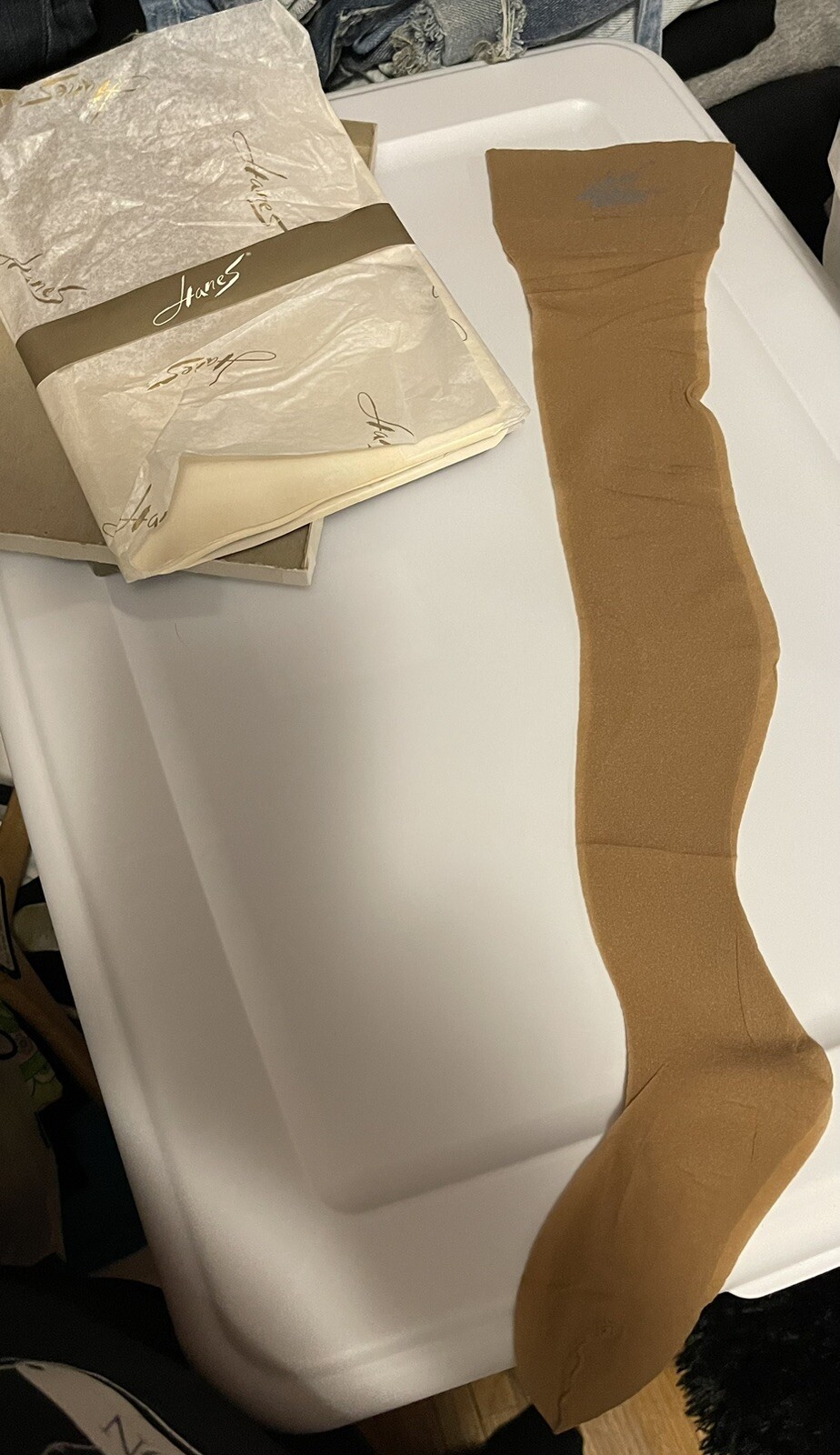 VINTAGE HANES SIZE 9 1/2 – 10 1/2 SHORT NYLON STOCKINGS ! NEW ! 3 PAIR