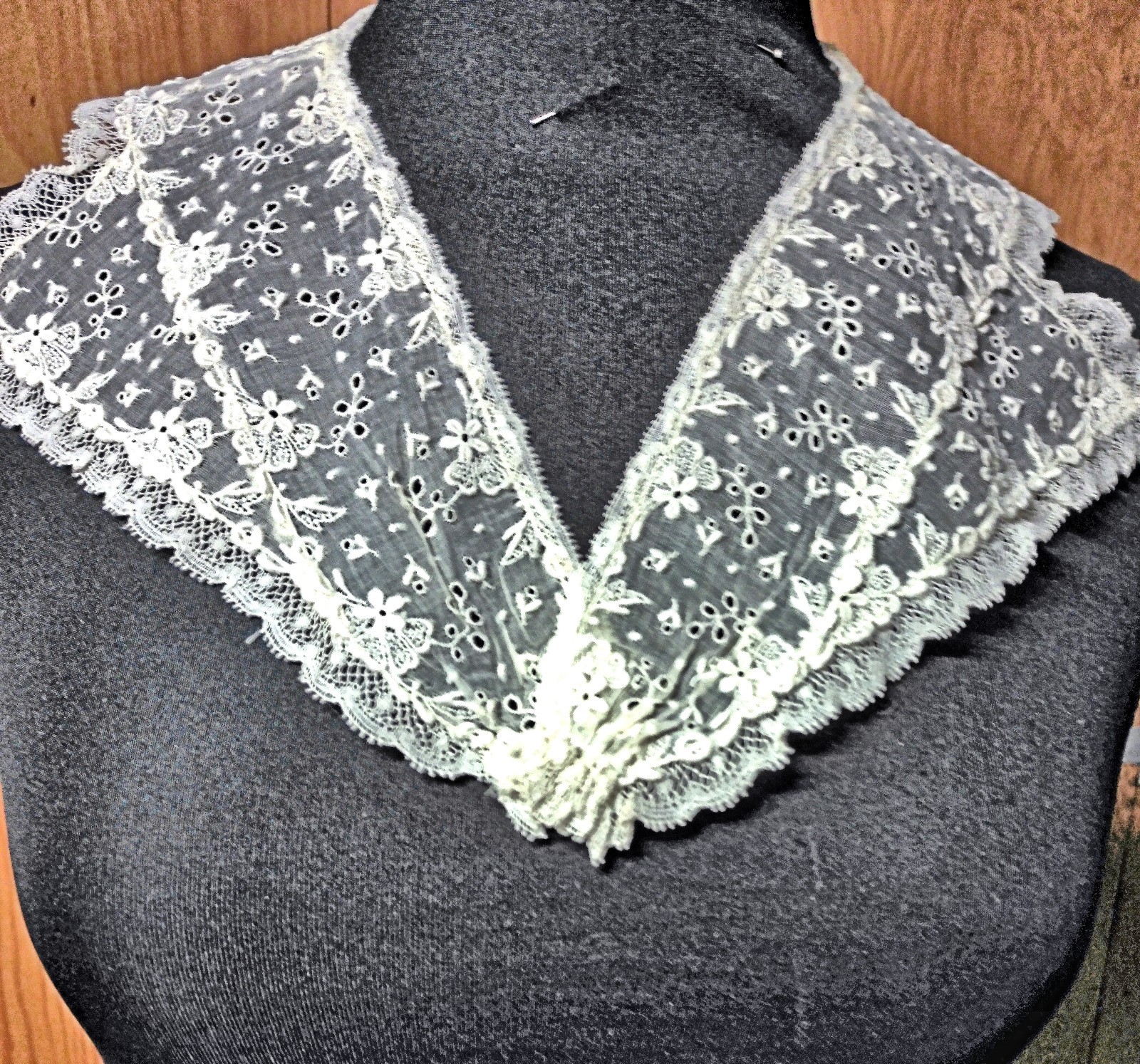 Vtg Lady’s Dress Collar Ruffled French Lace Madeira Whitework Flowers Wedding