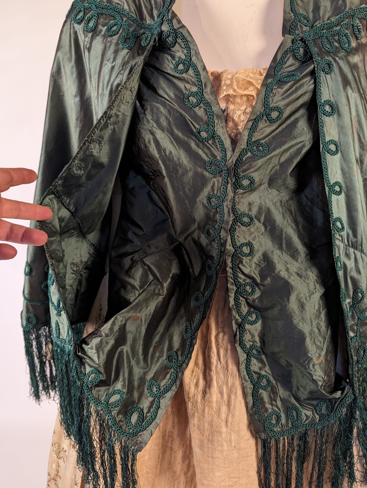 CIVIL WAR 1860’S GREEN ONYX SILK TAFFETA CAPE W SOUTACHE SCROLLS + FRINGE 