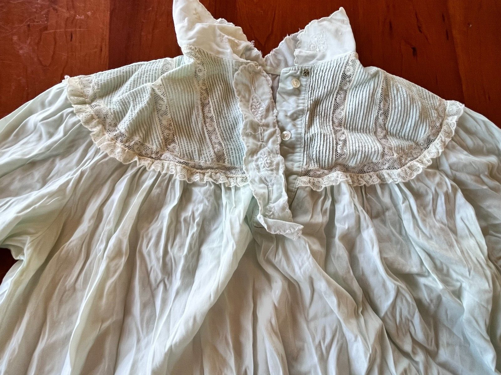 VINTAGE PASTEL GREEN LADIES NIGHTGOWN LACE COTTON POLY BLEND LONG SLEEVE