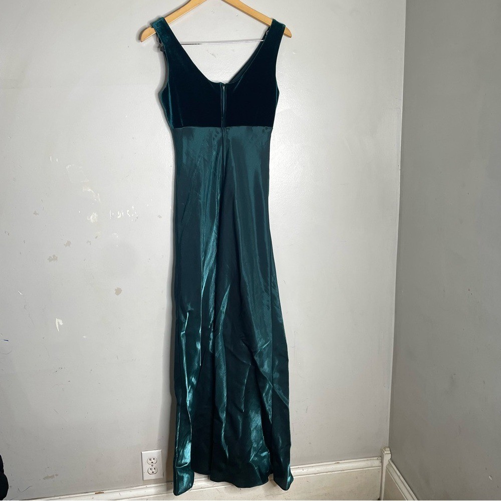 Vintage 90s Y2K Niki Livas Green Velvet and Satin Prom Gown Dress Size 8