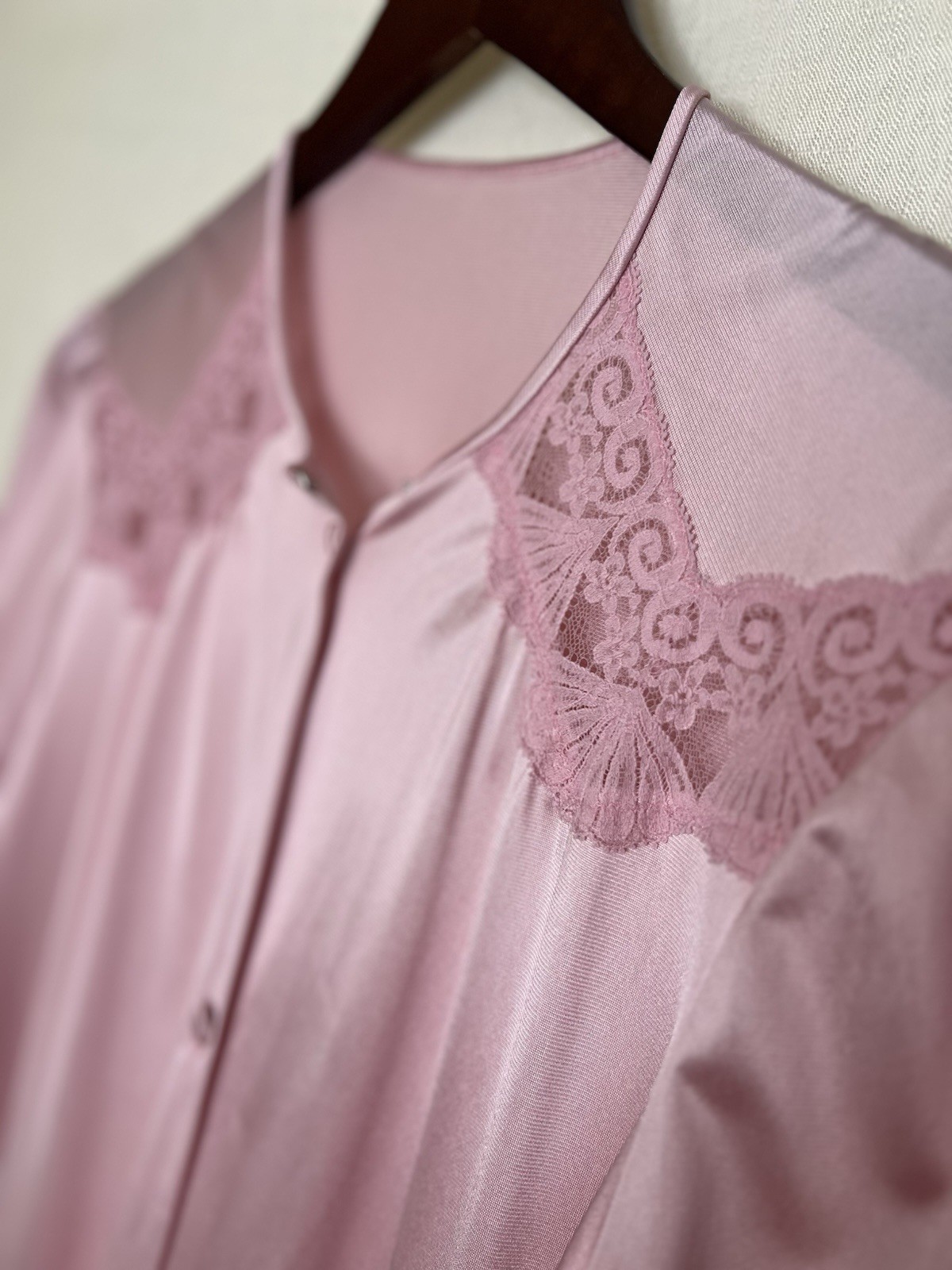 VTG 1950s Vanity Fair Pink SML Overlay Robe With Lace Accents l Made In USA