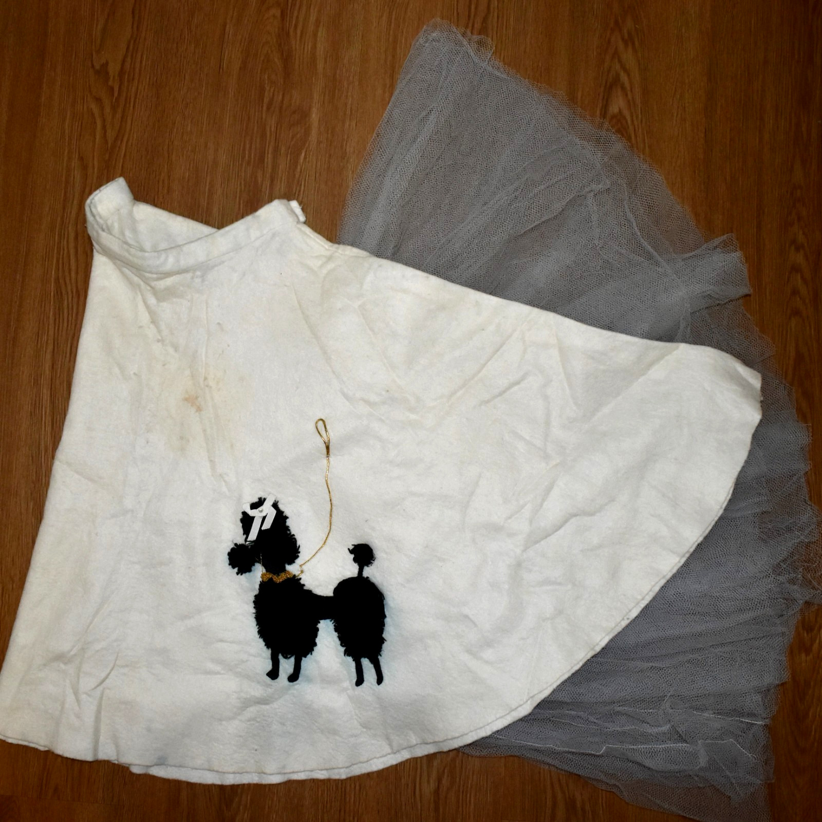 Vintage 1950s White FELT POODLE CIRCLE SKIRT Black Dog w/Crinoline Slip Handmade