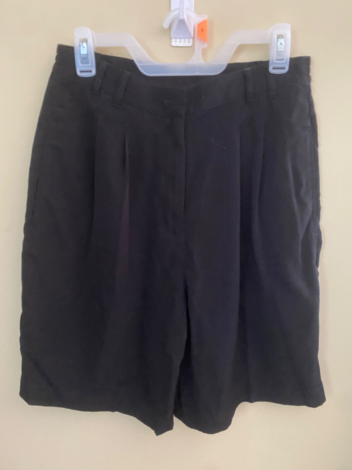 DS2– line up BLACK WOMENS VINTAGE PLEATED SHORTS. SIZE 12
