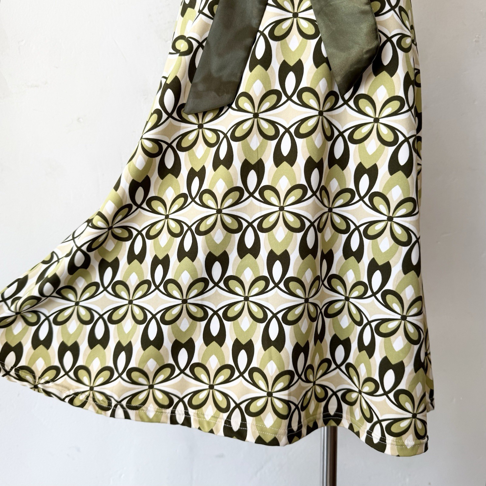 Y2K Does 1970’s Psychedelic Floral Print Shirt Dress • S