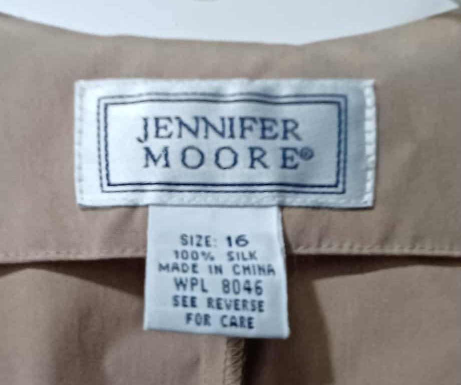 VINTAGE 1980s WOMEN’S JENNIFER MOORE 2-PIECE 100% SILK EMBROIDERED PANTSUIT
