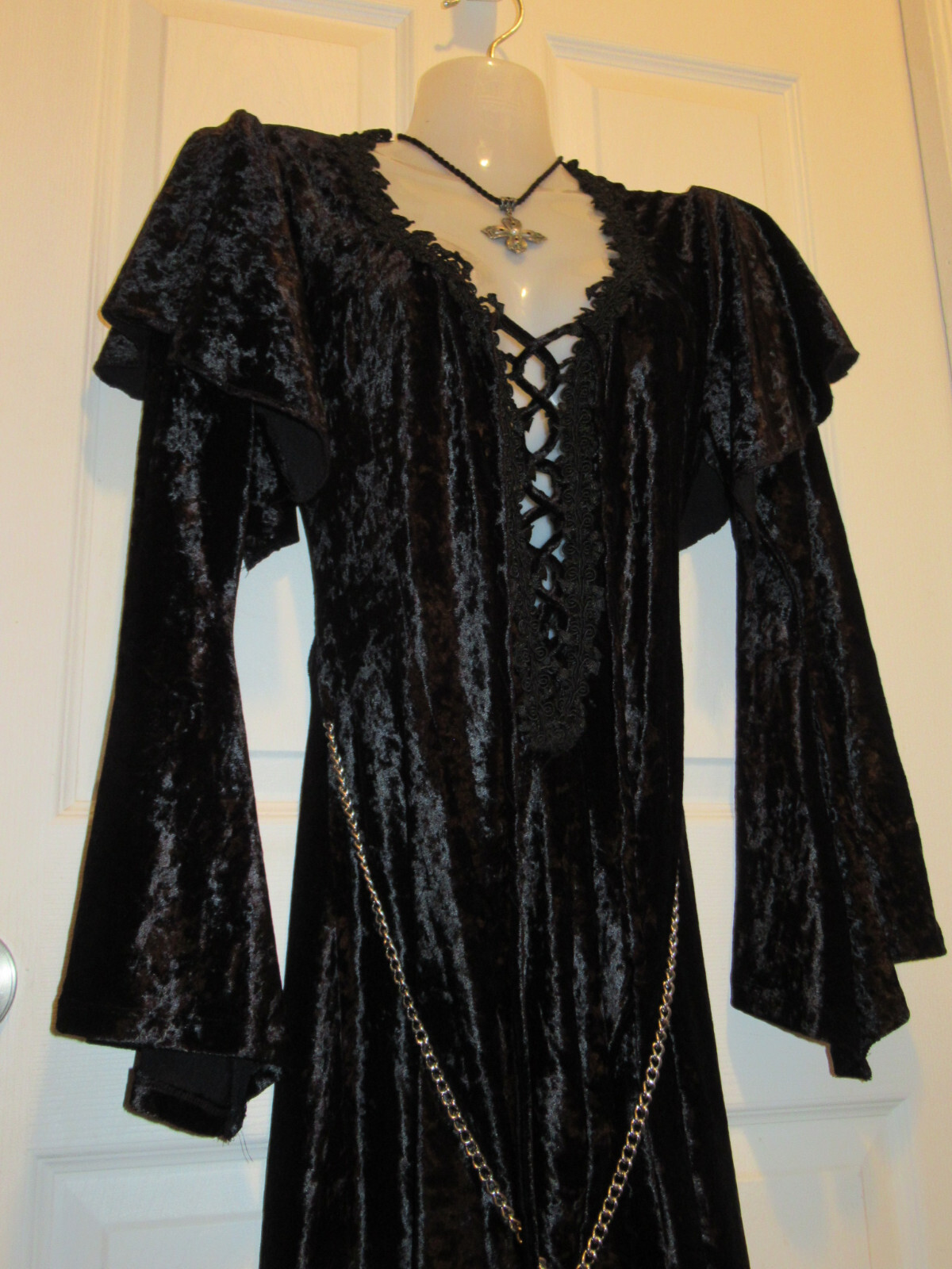 Vintage Crushed Velvet Goth Gown Bell Sleeves Dramatic Cross Chain Small EUC