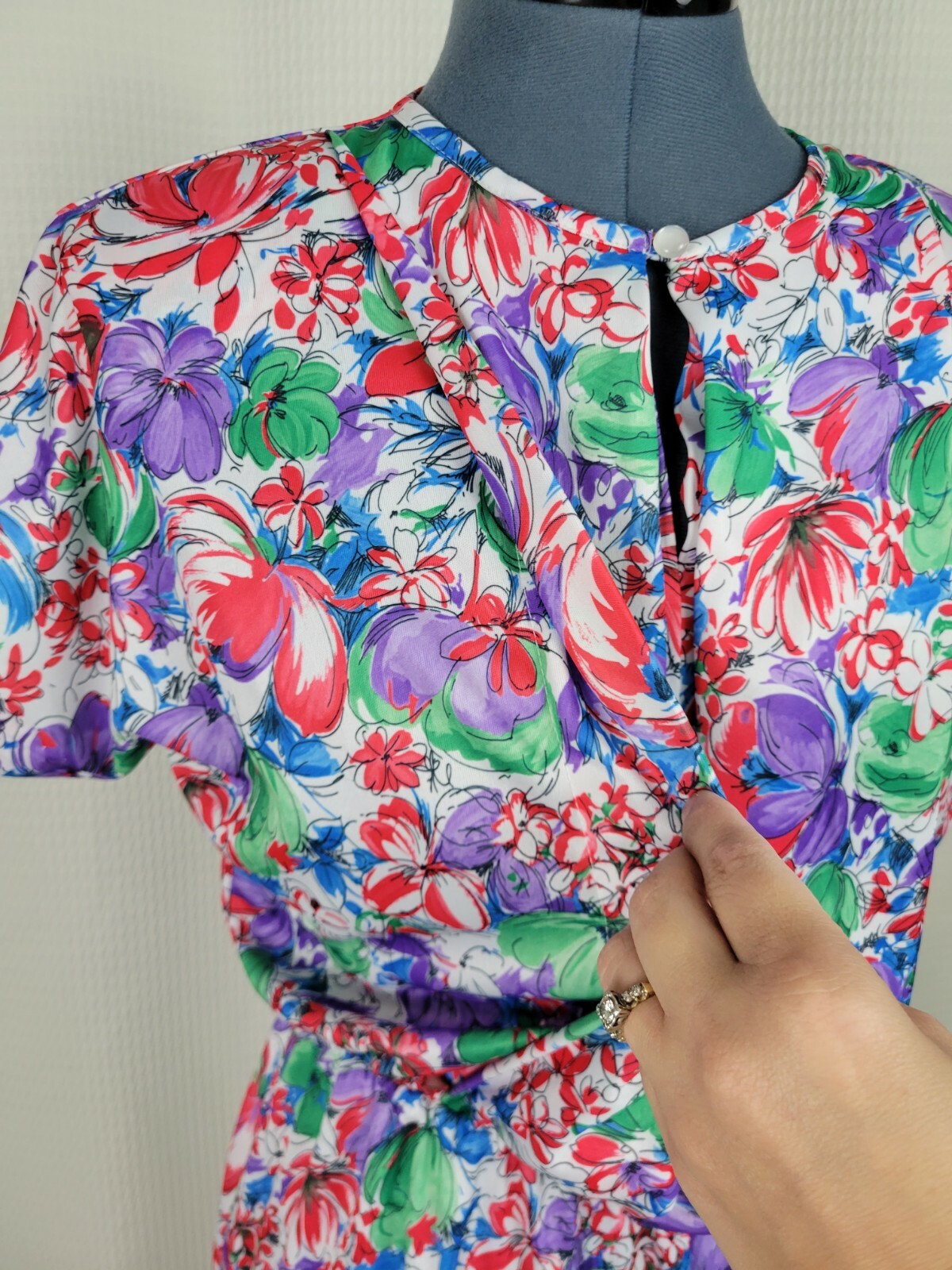 Vintage Dress in White/Red/Green/Blue/Purple Florals Size A2 (S?)
