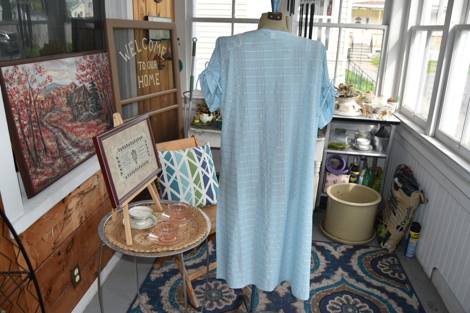 Vintage 1970s Robe Side Slits Tied Short Sleeves Blue In-Lay Pattern Size Medium