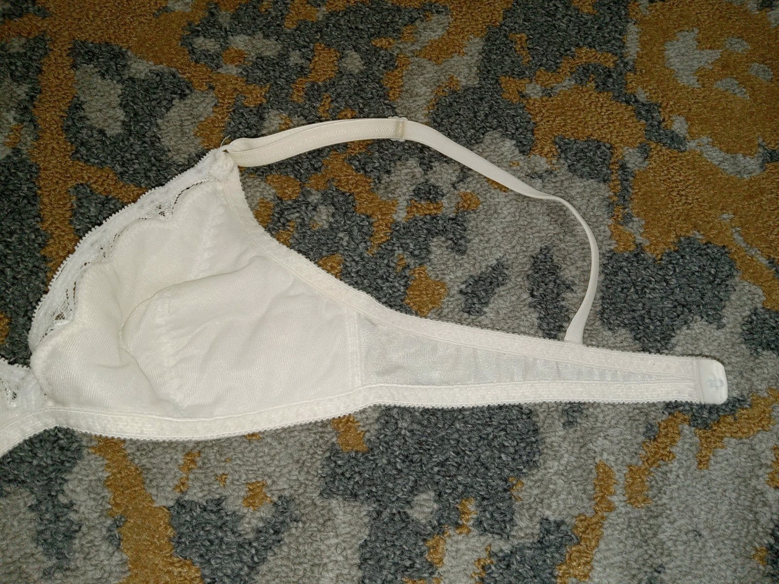 Vintage Adonna Bra 2901 White Satin Lightly Padded Wireless 34A USA Soft Cups
