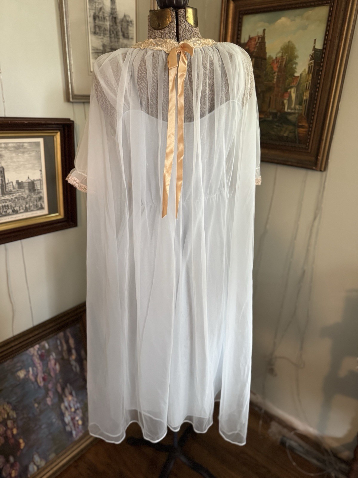 Blue And Gold Vintage Sleep Set – Sabrina Carpenter