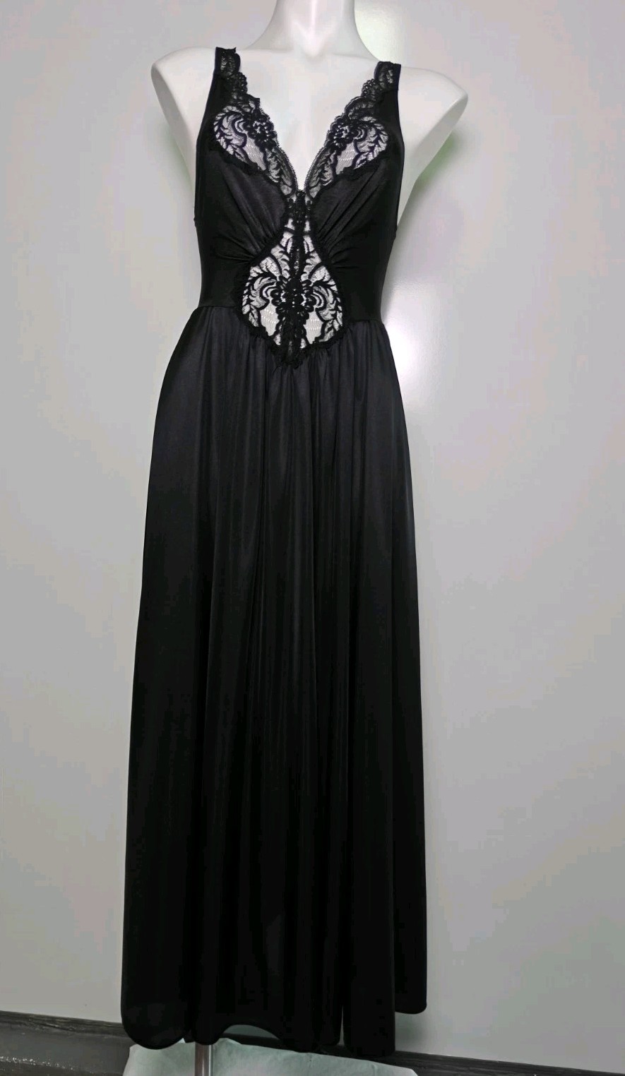 Vintage Olga Black Large Nylon Lace Peekaboo Full Sweep Negligee USA 92150 EVC