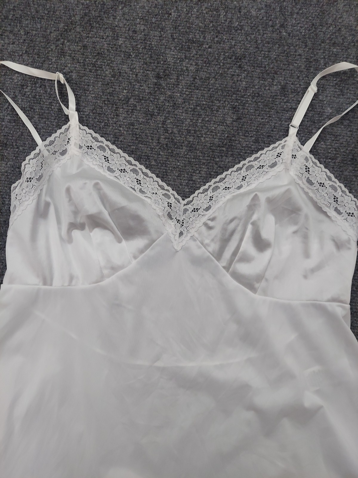 Vtg Vanity Fair Slip Dress Womens 40 Large White 24″ Lace Adj Straps USA Nylon