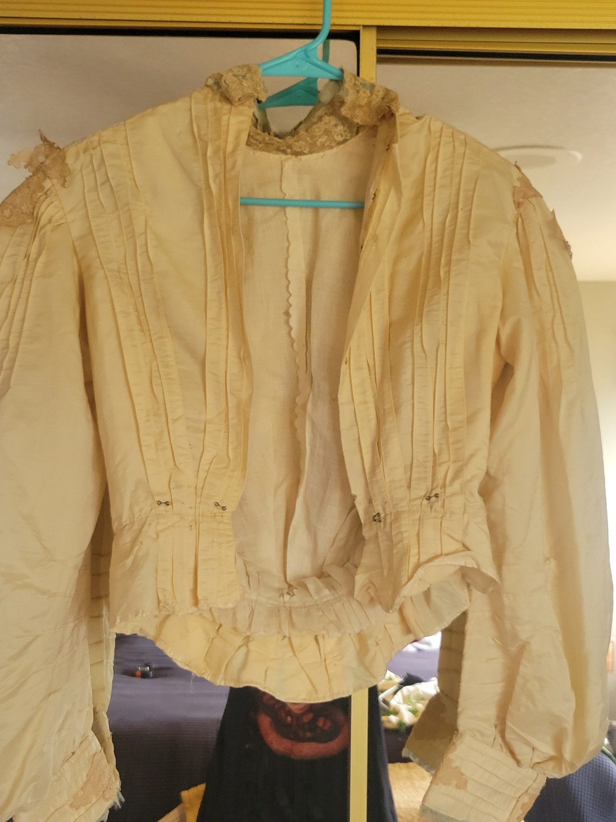 ANTIQUE EDWARDIAN BODICE TOP CREAM COLOR WITH LACE DETAILS AS IS COND XS