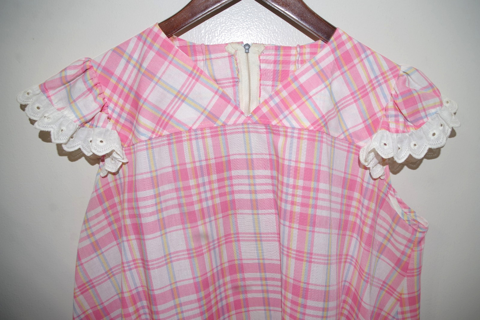 R1 – vintage Smart Time House Dress 16 Pink Plaid & White Eyelet Cap Sleeve