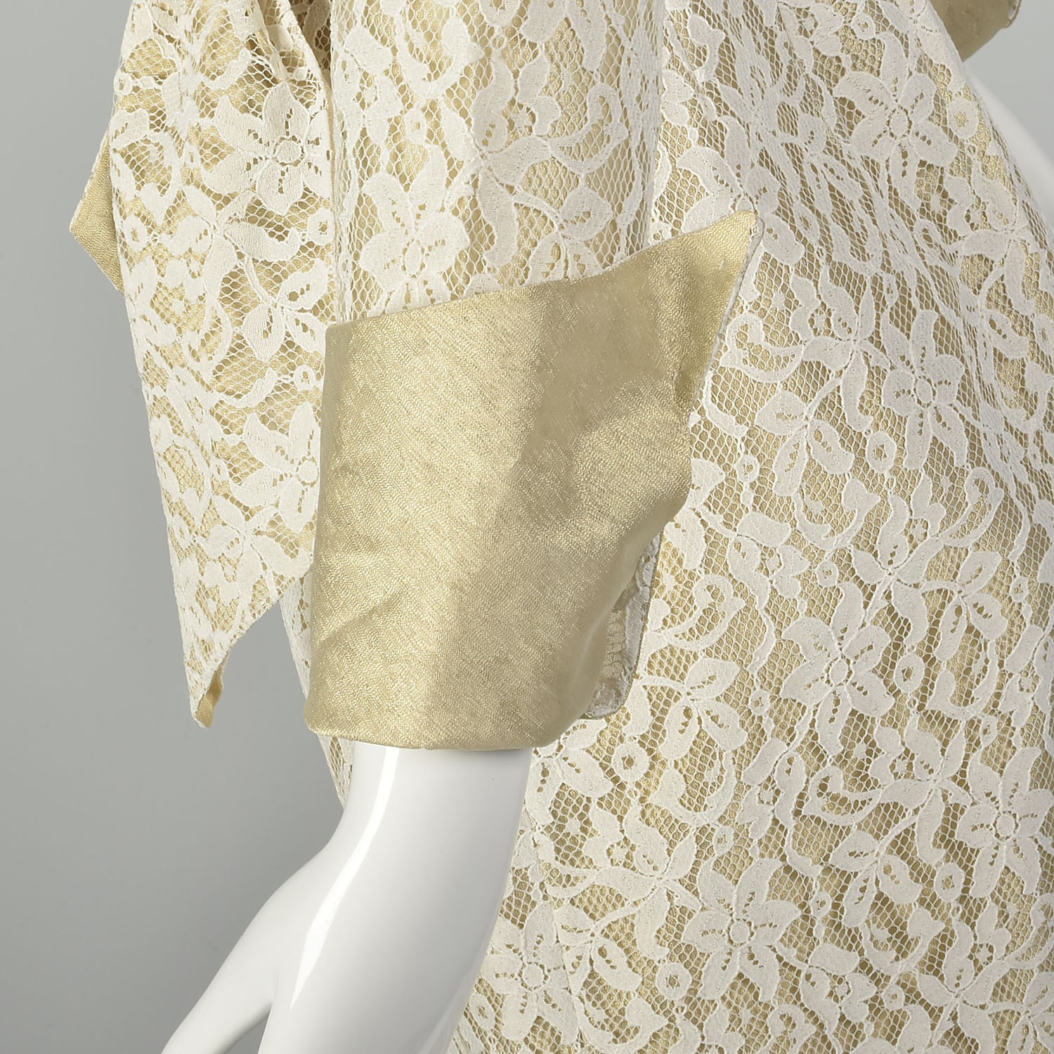 Small 1990s Pilar Rossi White Lace Dress Metallic Gold Lamé Portrait Collar VTG