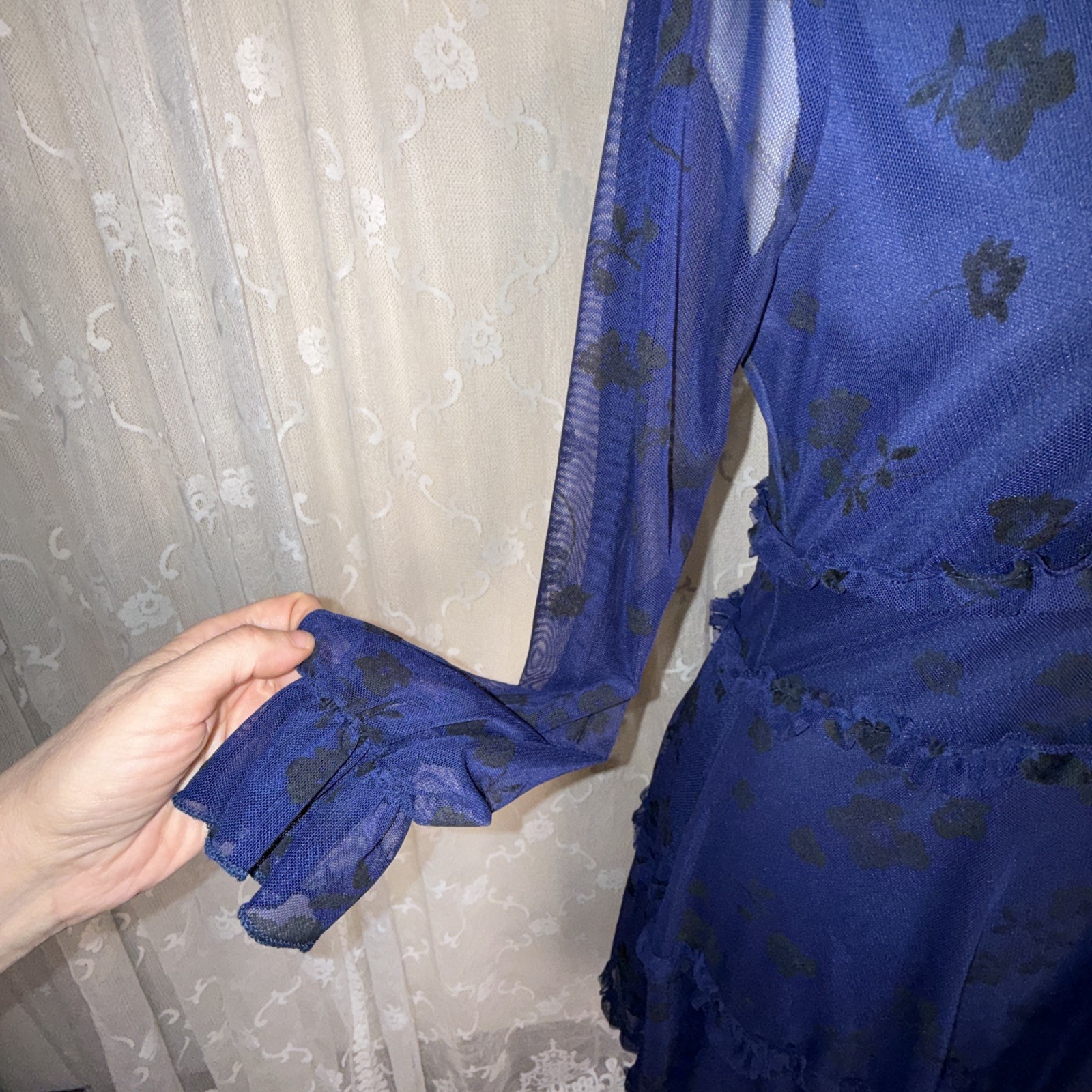Vintage B.Darlin Woman’s Blue & Black Floral Semi Sheer Lined Dress Size 5/6