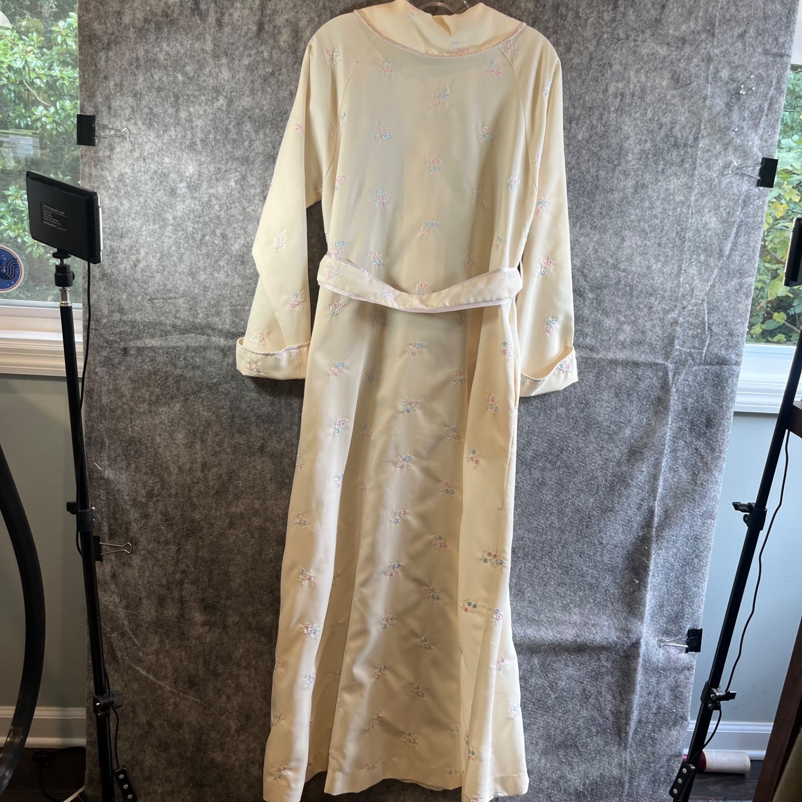 Vintage Ariel Embroidered Cream Robe Sz. S Belt Cuffs Pockets Long EUC