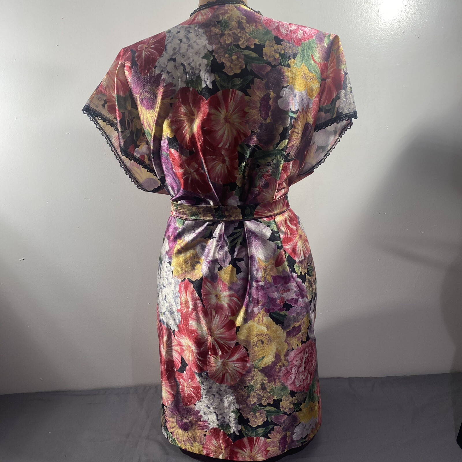 Vtg Floral Satin Kimono Robe Womans Sz Med Lace Trim Sash Feather Bed Intamate