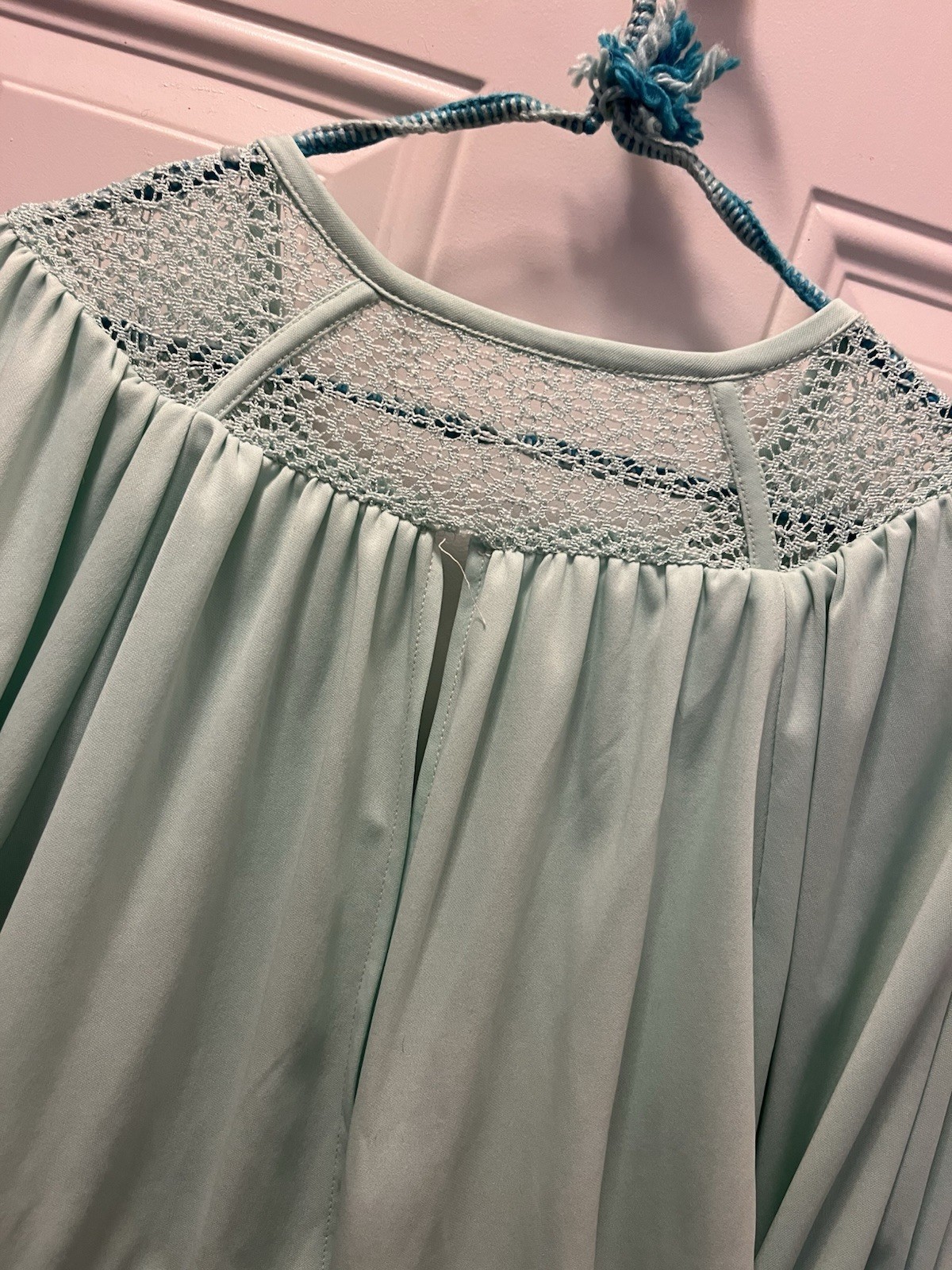 Mint green vintage 70s dress with lace detailing. Size Small