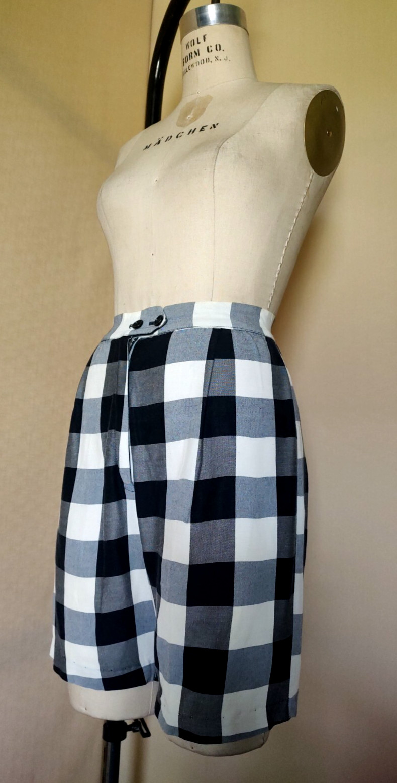 Vtg 1960’s WOMEN’s SHORTS, Large Scale Black & White WOVEN GINGHAM , MINT COND
