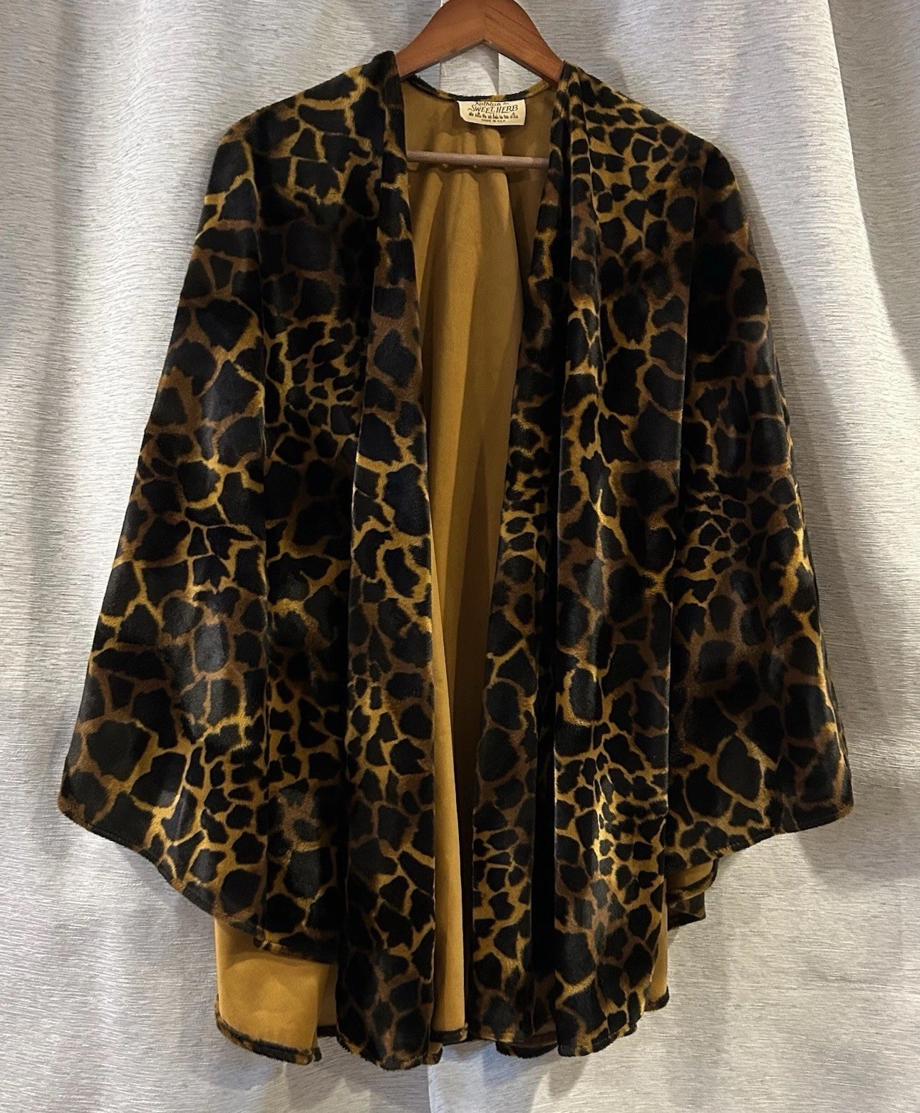 Kathleen For Sweet Herb Vintage 1980’s Velour Poncho Cape Giraffe One Size