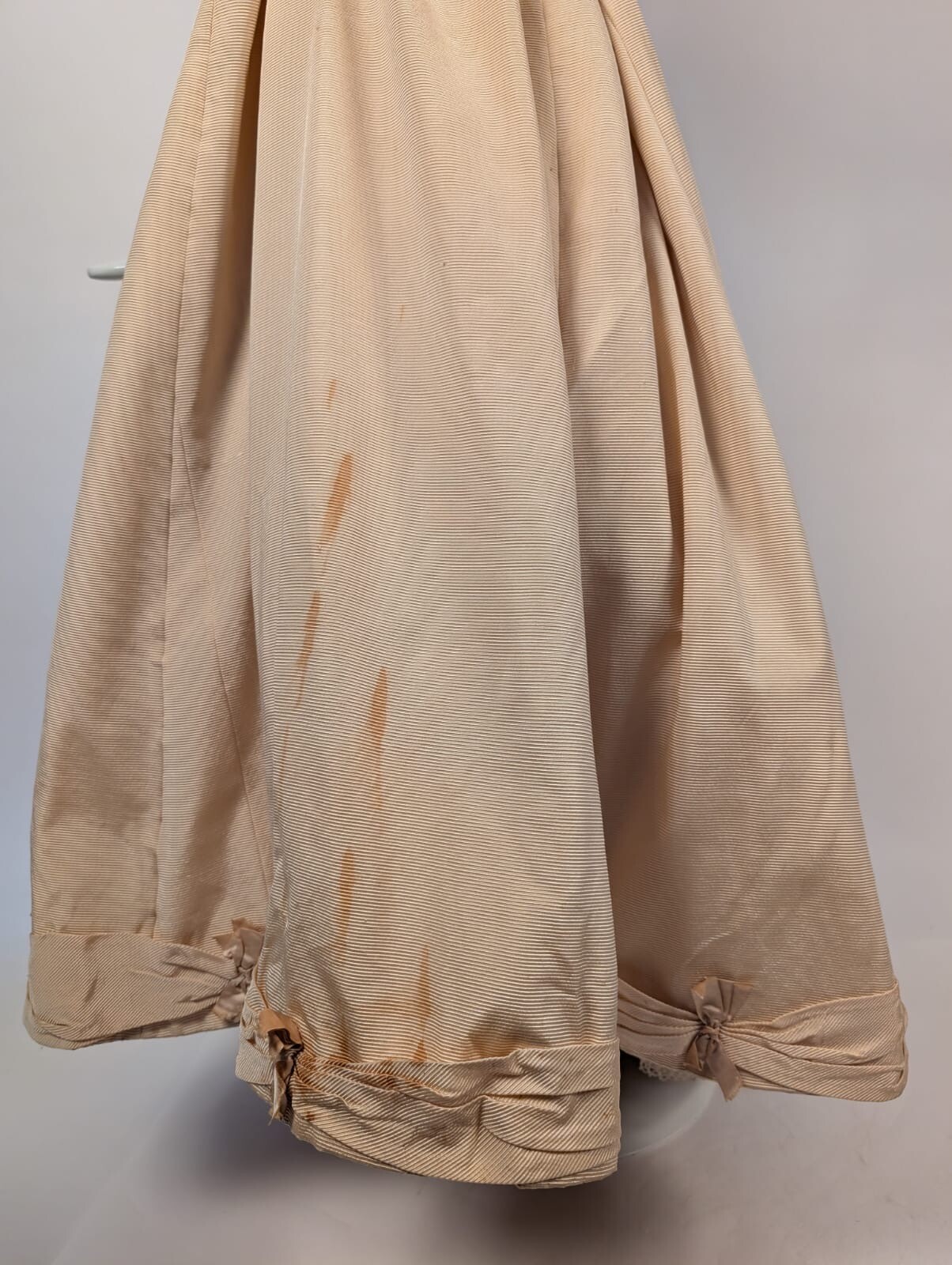 VICTORIAN 19TH C IVORY SILK FAILLE BUSTLE DRESS W PUFF SLEEVES + WATTEAU REAR