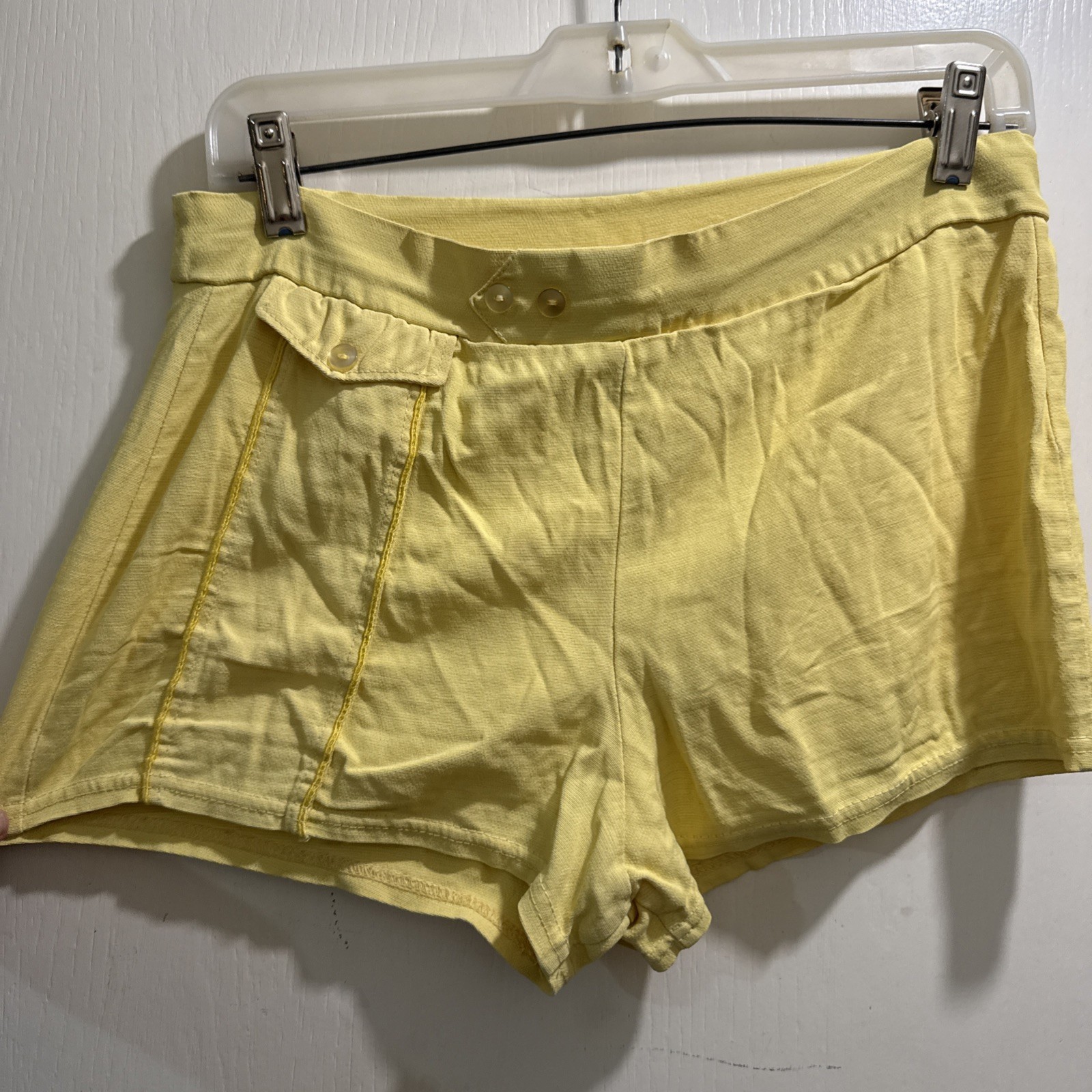 Vtg 60s PIN UP Rockabilly Yellow Stripe Applique Trim Pearl ButtoShort Shorts S
