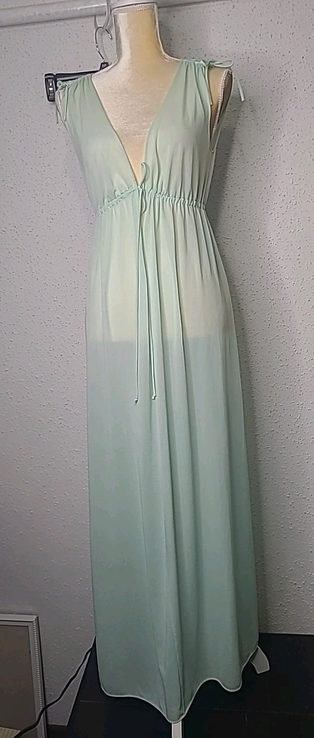 Vintage Vassarette 1970s Crepelon Sheer Nylon Slip Nightgown Long Maxi Pinup