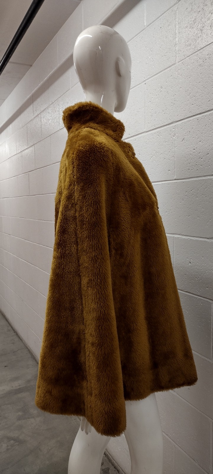 70s Faux Fur Cape Bohemian Look Mustard Bronze Color ASIAN FROG BUTTONS Size S