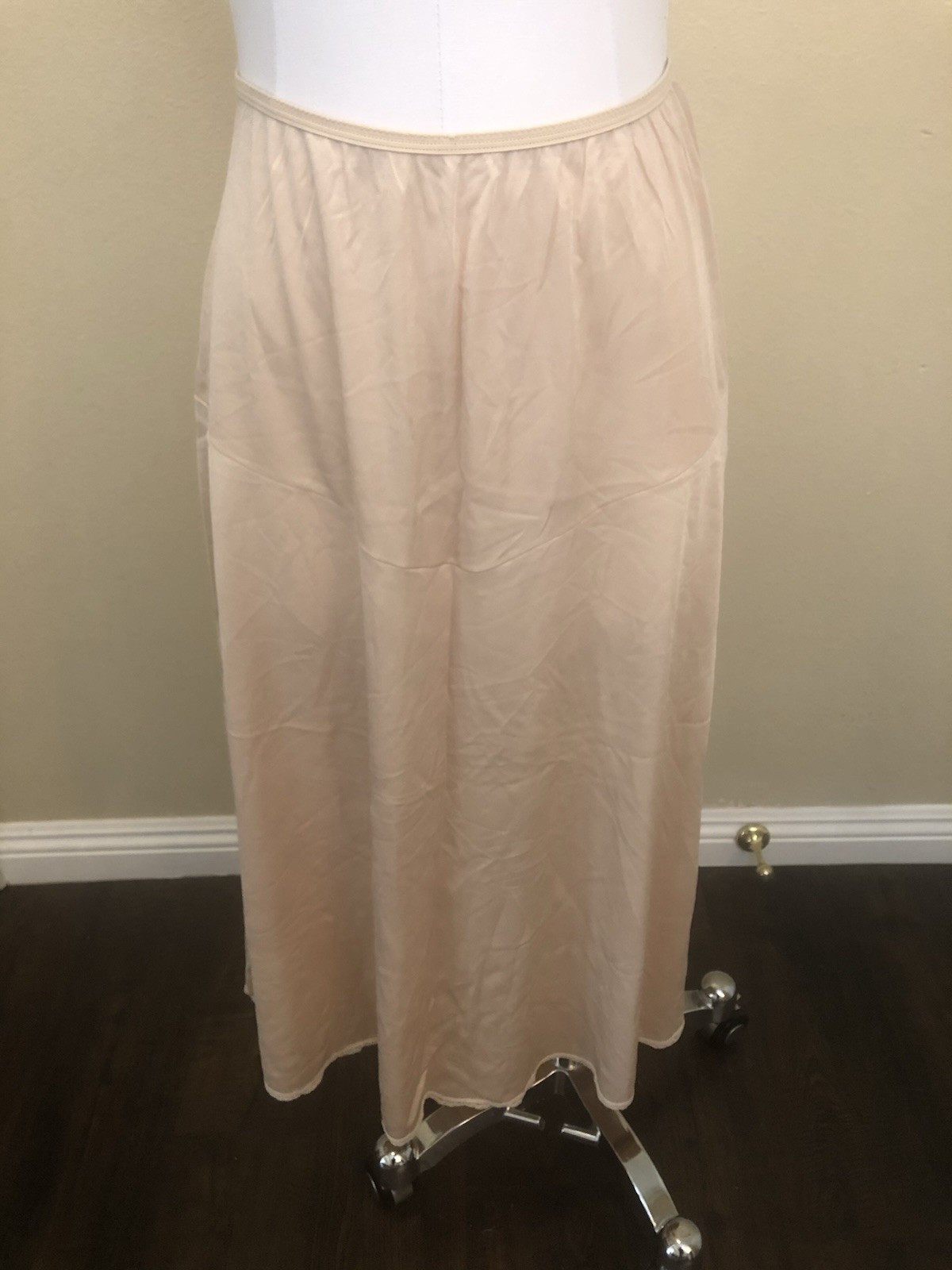 Vintage 1970s Cream Color Skirt Slip Undergarment Lingerie Nylon Waist 28-38”