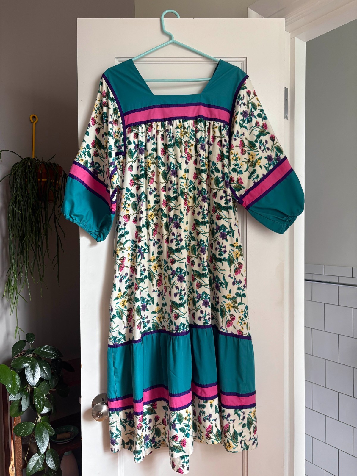 Vintage 1970s Krist Gudnason Floral Blue and Pink Mid-Sleeve Dress