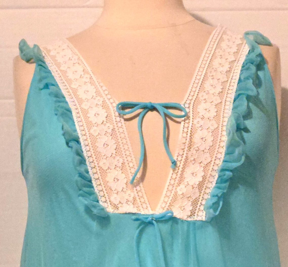 Vintage Nightgown – Turquoise w/ White Lace – Full Length – ’60s – Tie Front