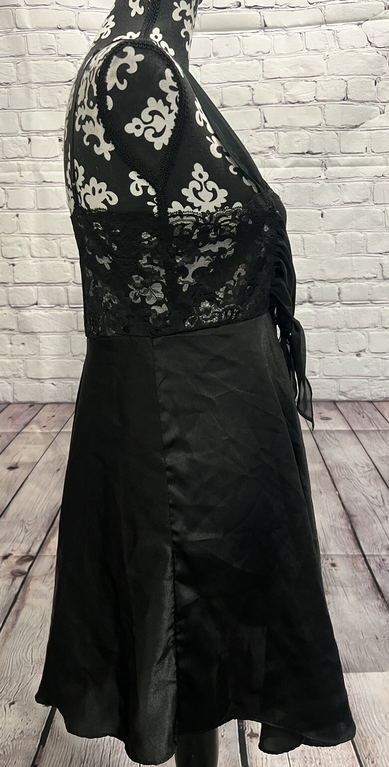 VTG CIRCA 2000 Women’s Black Laced Bodies Flowy Satin Skirt Nightgown Dress L