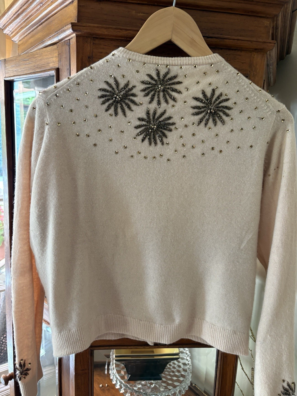 Women’s Vintage Cardigan! Fabulous Beading Great Colors! Size M